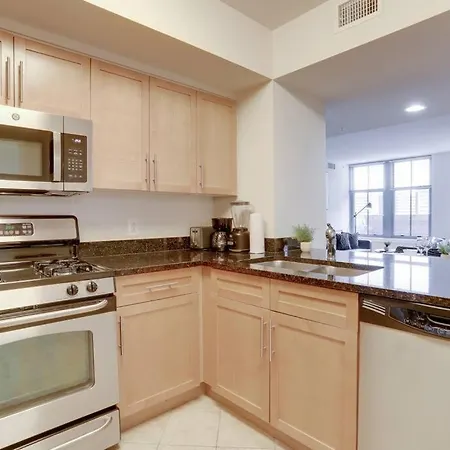 Upscale Comfort Next To Metro And Dining Arlington Exterior photo