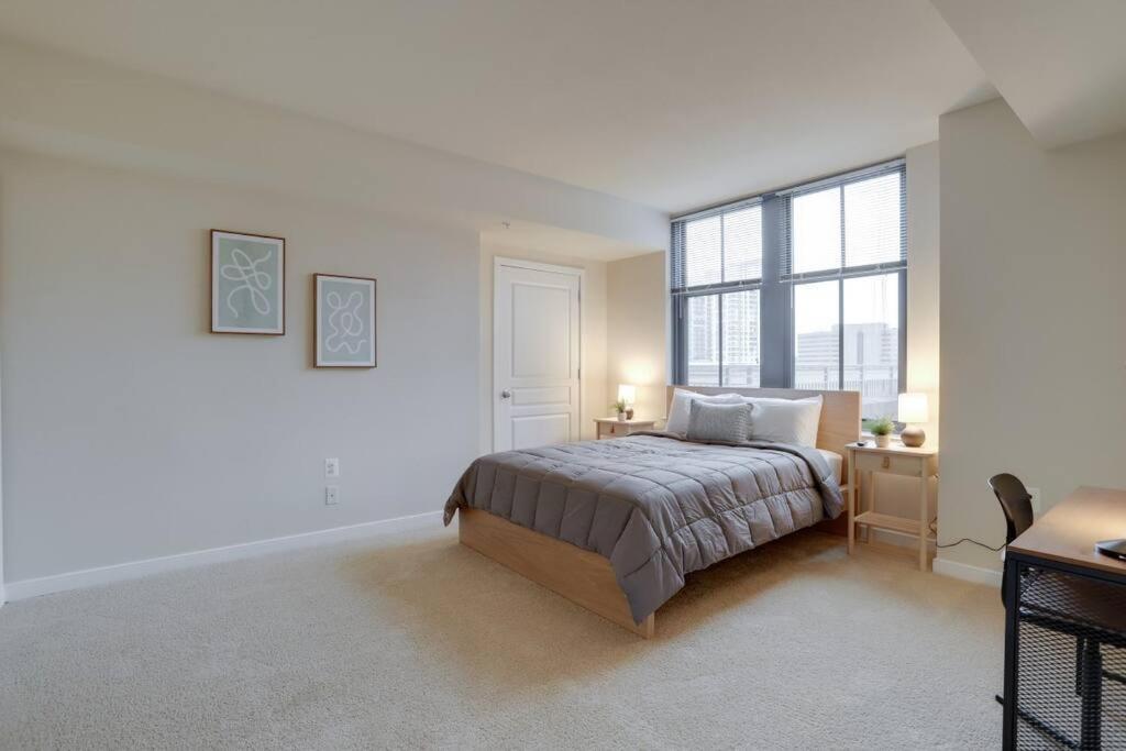 Upscale Comfort Next To Metro And Dining Apartment Arlington