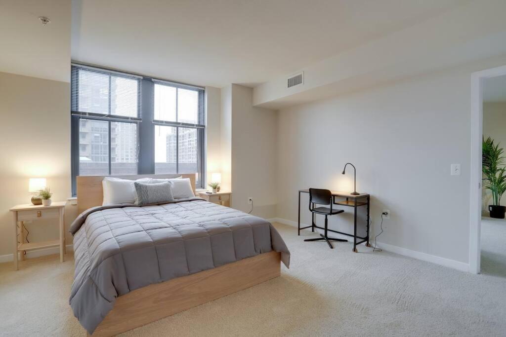 Upscale Comfort Next To Metro And Dining Apartment Arlington