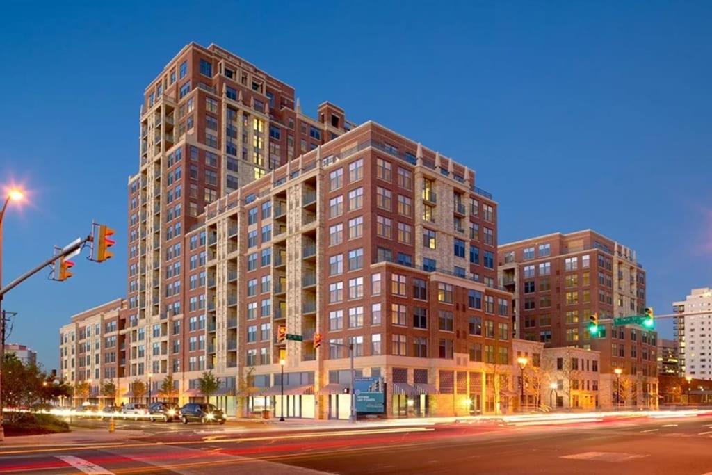 Upscale Comfort Next To Metro And Dining