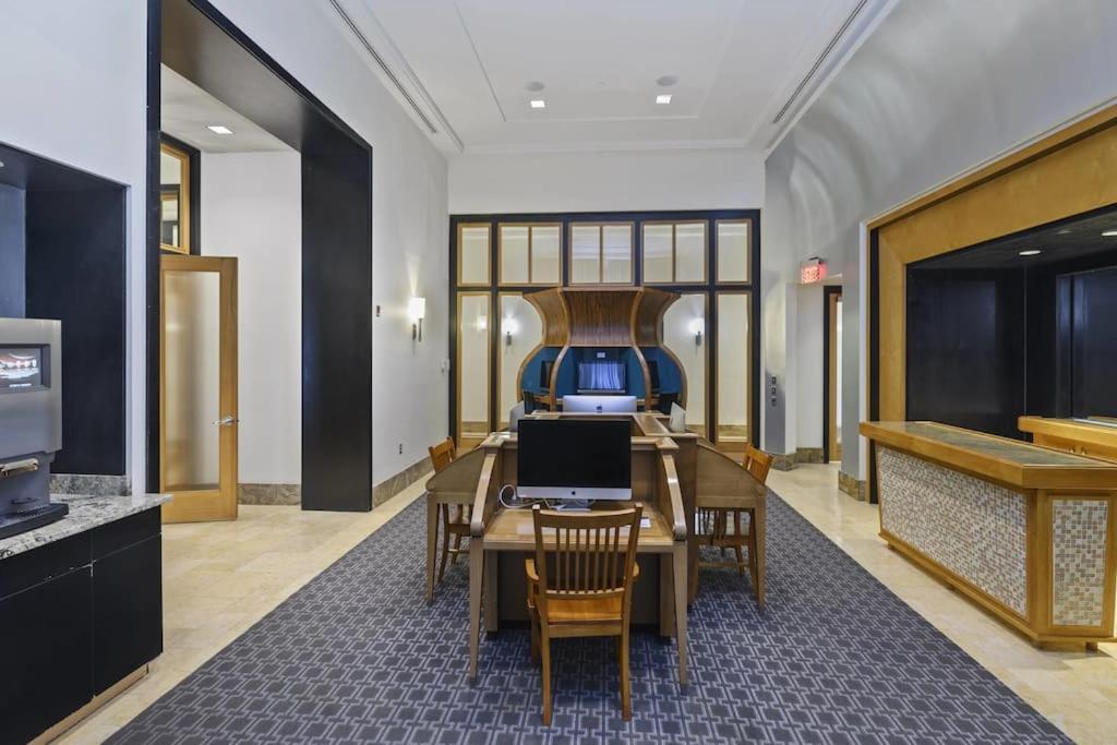 Upscale Comfort Next To Metro And Dining