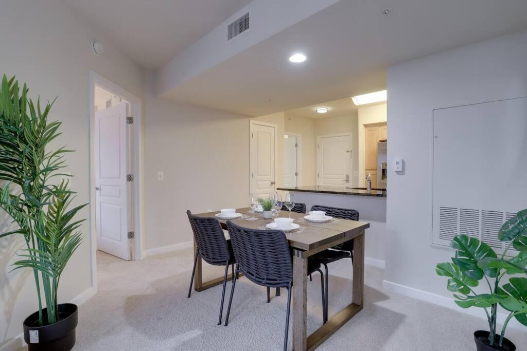 Upscale Comfort Next To Metro And Dining Arlington
