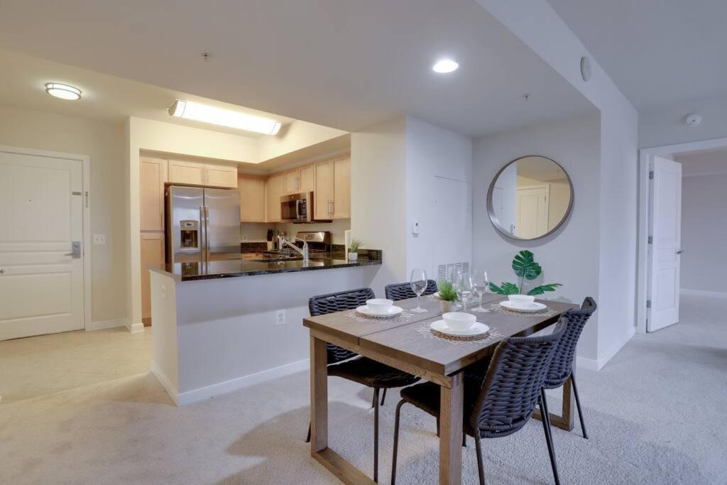 Upscale Comfort Next To Metro And Dining *