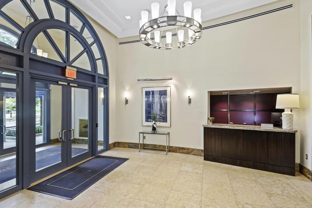 Apartment Upscale Comfort Next To Metro And Dining Arlington