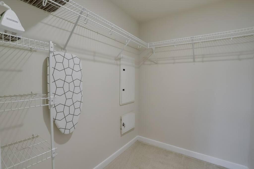 Upscale Comfort Next To Metro And Dining * Arlington